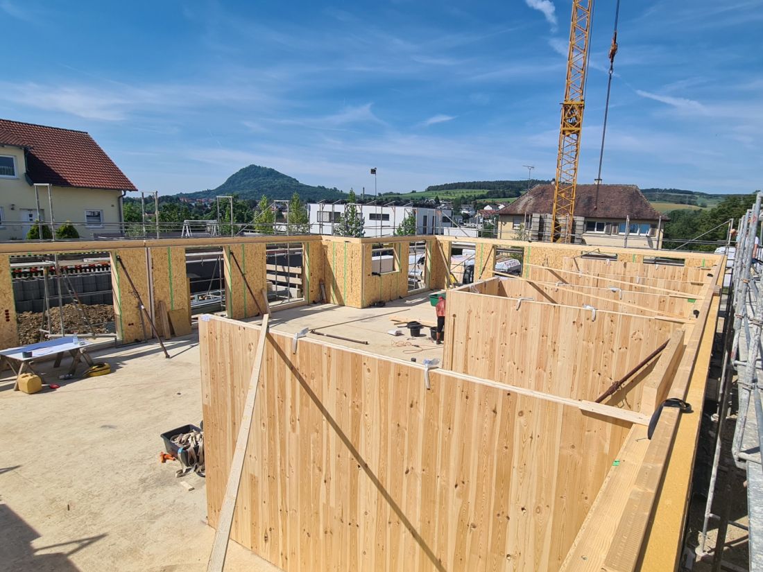 Aufrichten Holzbau Innenwände EG - 19.05.2022