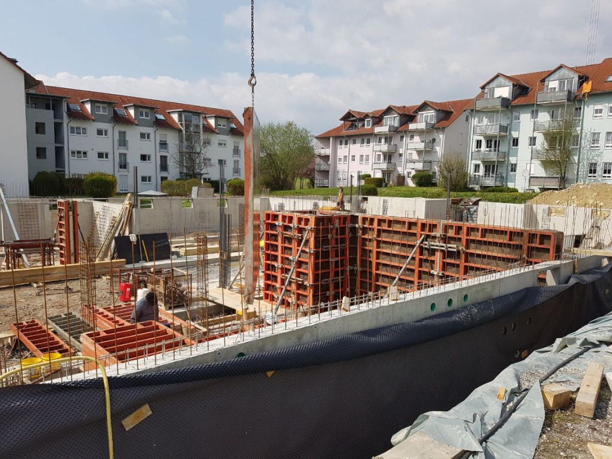 Schalen der Kellerwände - 08.04.17