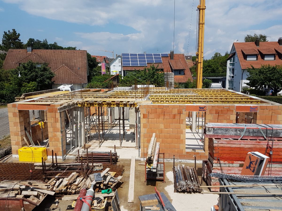 Fertigstellung des Erdgeschosses - 14.07.2018 Fertigstellung des Erdgeschosses - 14.07.2018