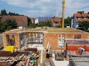 Fertigstellung des Erdgeschosses - 14.07.2018 Fertigstellung des Erdgeschosses - 14.07.2018