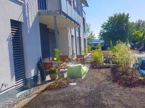 Bepflanzung Haus A - 06.05.2020 Bepflanzung Haus A - 06.05.2020