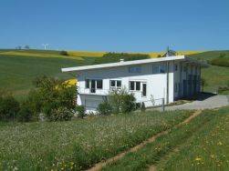 Industriehalle für Gewerbe, Landwirtschaft und Wohnen